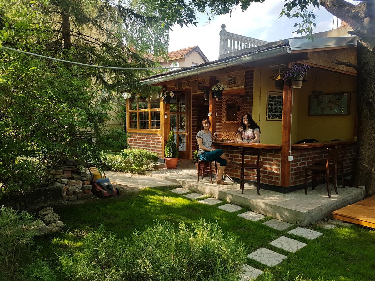 Base For Adventurers - Urban Guerrilla Hotel Неготин Екстериор снимка