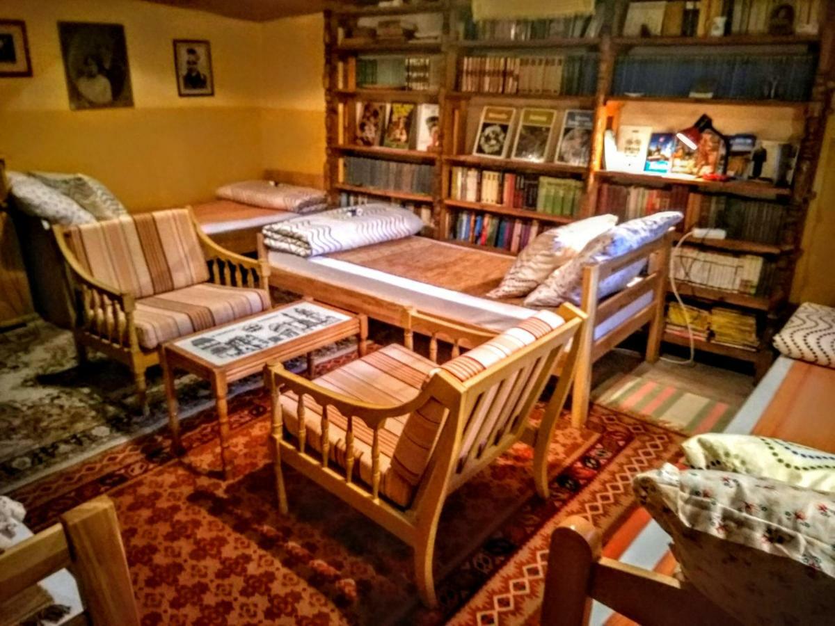 Base For Adventurers - Urban Guerrilla Hotel Неготин Екстериор снимка