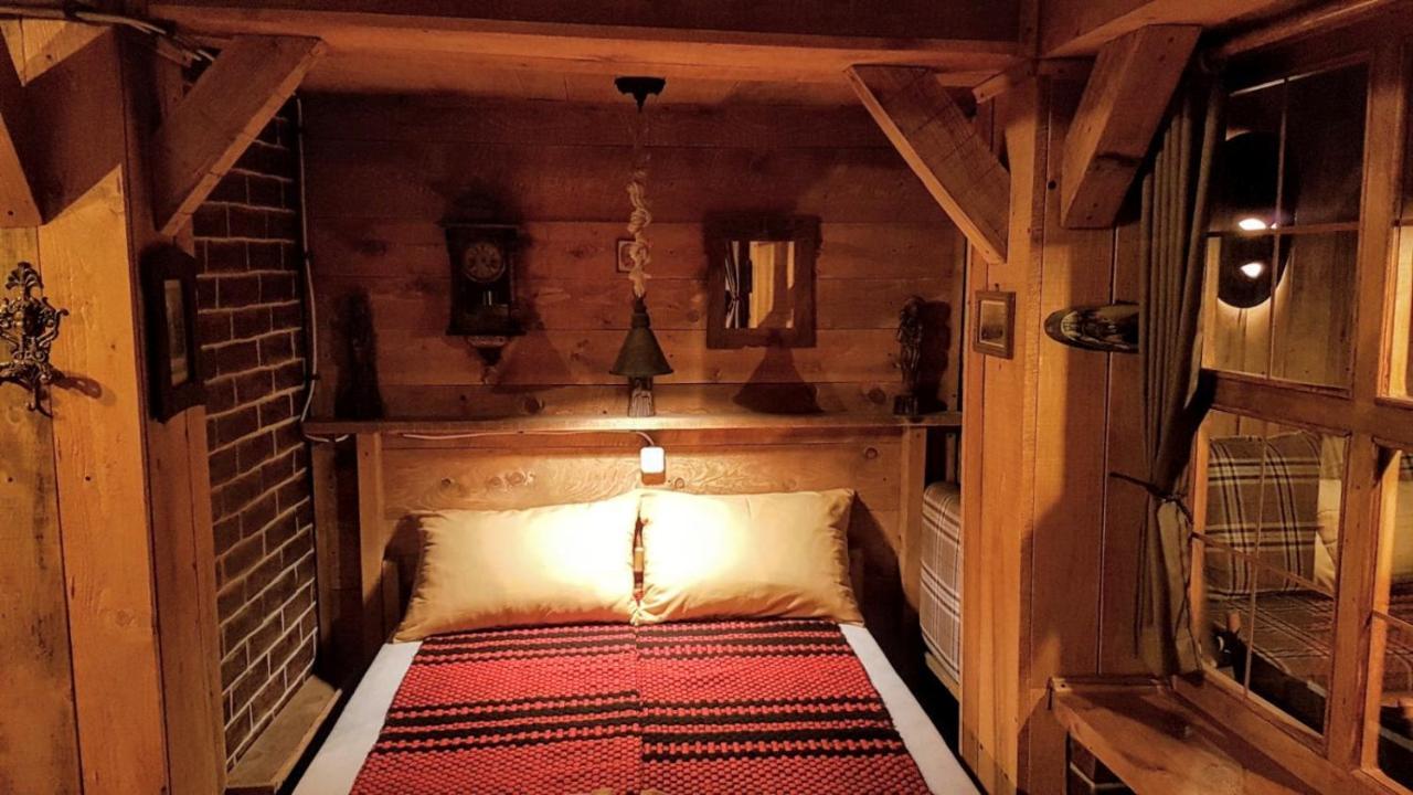 Base For Adventurers - Urban Guerrilla Hotel Неготин Екстериор снимка